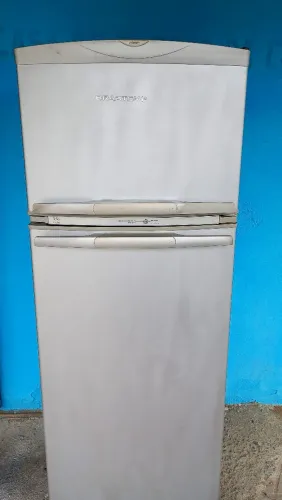 Geladeira Electrolux Fros free semi nova
