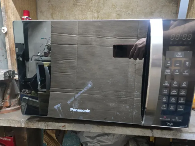 Microondas Panasonic espelhado 32l. R$ 470