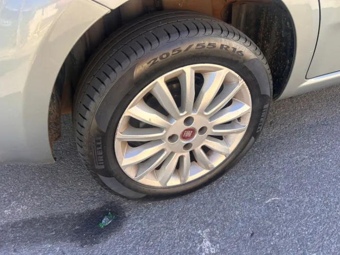 Fiat Linea Essence 1.8 Flex 16V 4P 2015