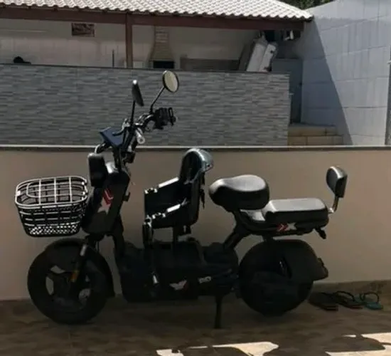 Moto elétrica pouco meses de uso .