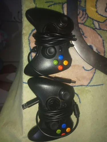2 controles (Xbox 360) usados