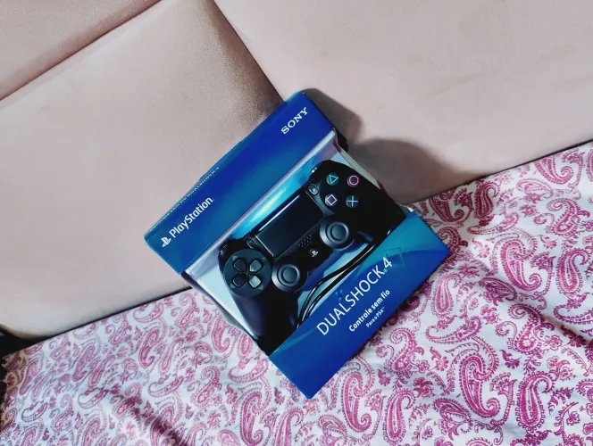 Controle de PlayStation DUALSHCK4 por apenas R$300