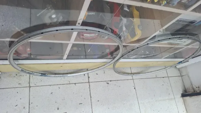2 Aros 700 importados 1a linha bike speed alumínio ótimo estado 129,00 cada somos loja