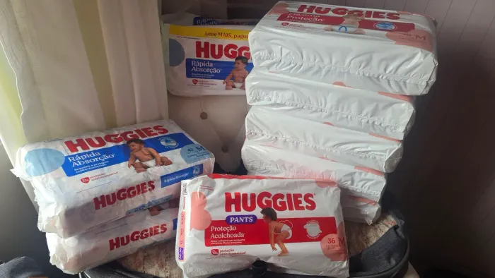 FRALDA HUGGIES TAMANHO M DIVERSAS - ACEITO TROCA