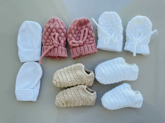 Sapatinhos de criança e luvas RN 