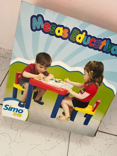 Mesinha com duas cadeiras infantil