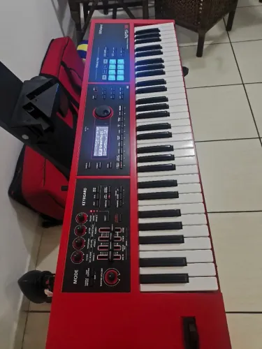 Vendo XPS 30 Roland semi novo pouco uso
