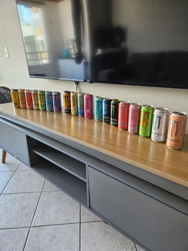 Coleção de latas Monster energy