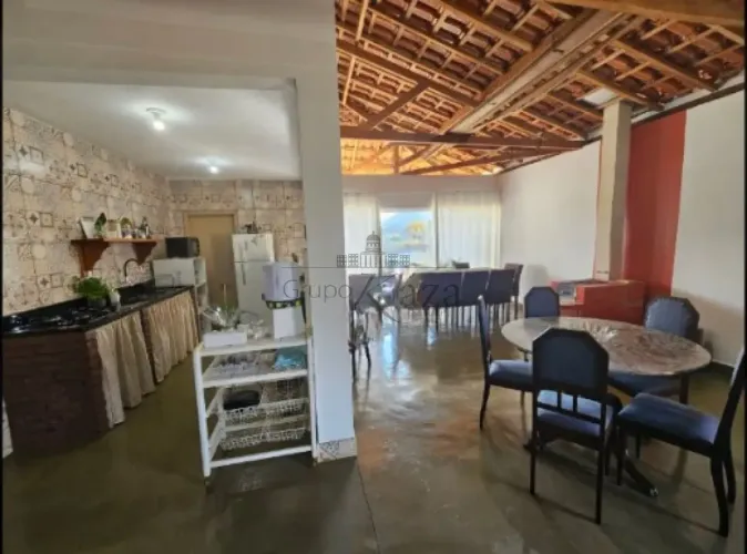 Oportunidade - Chácara - Área Rural de Serra Negra - 2 Dormitórios - Serra Negra - 120m².