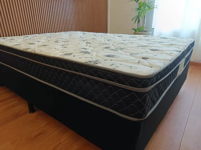 Vendo Cama casal de molas nova