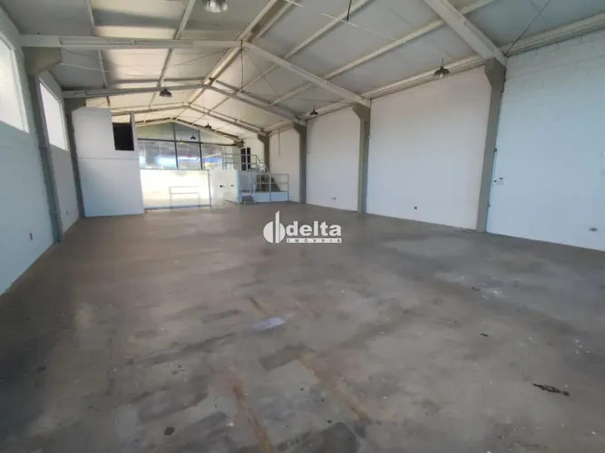 Loja disponível para locação no bairro Daniel Fonseca em Uberlândia-MG
