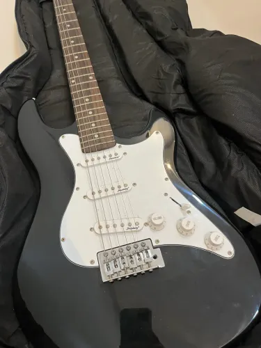 Guitarra Strinberg STS 100 Stratocaster Preta