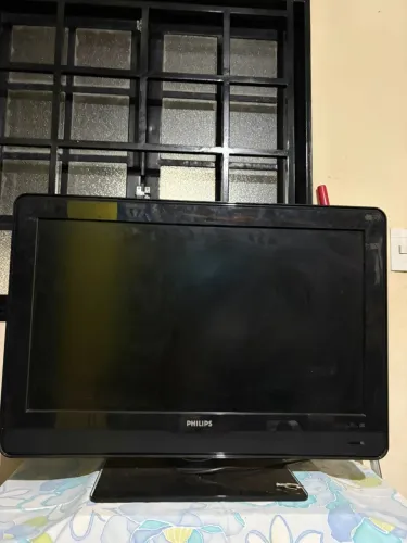 TV Philips 32? LCD - Modelo 32PFL3403/78 - COM DEFEITO NO GRAVE-