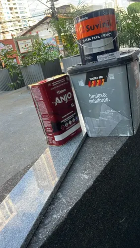 Vendo esses itens de obras lacrados impermeabilizantes e zelador