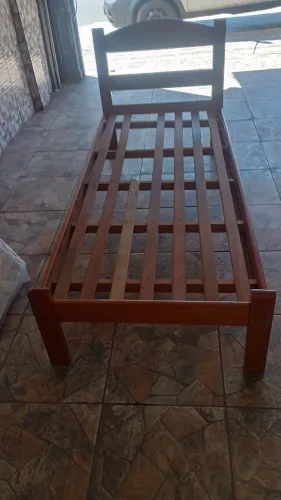 Cama de madeira