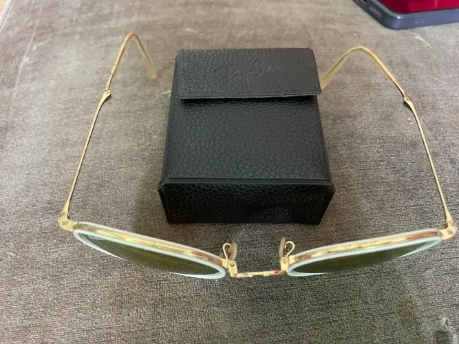 Vendo Rayban feminino original em estado de novo 