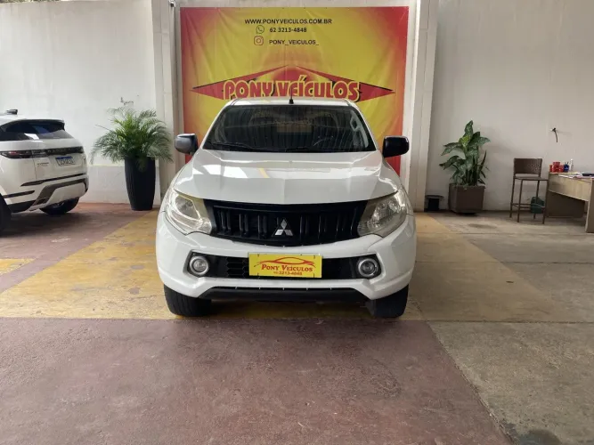 Mitsubishi L200 2.4 16V Turbo Diesel Sport GL CD 4P 4X4 Manual 2019