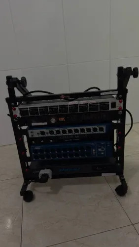 Mesa de som digital, rack completo