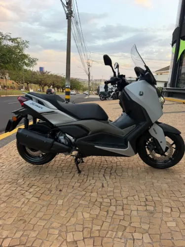 YAMAHA XMAX 250 CONECTED 