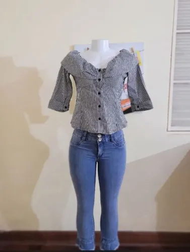 Camisa feminina preta e branca quadriculada xadrez tam P