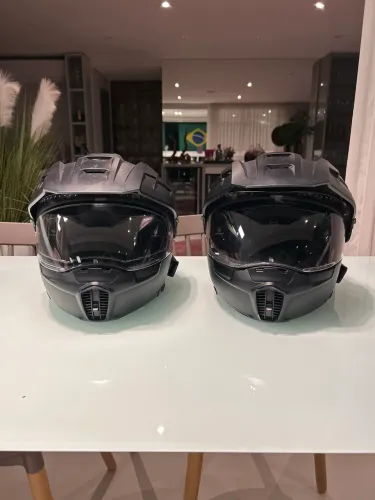 2 capacetes schuberth de tamanho 59 e 55 e dois packtalk 