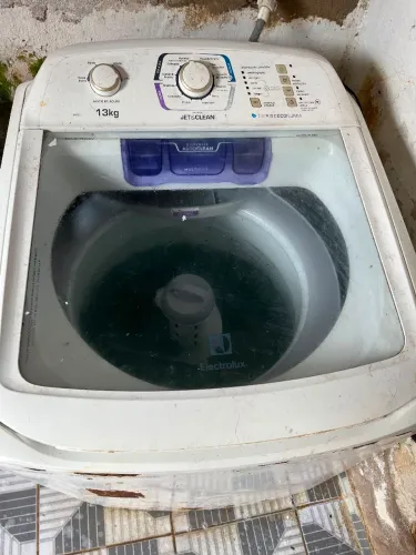 Máquina de lavar pra retirada de peças 