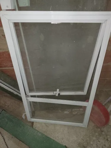 Basculhante no aluminio branco