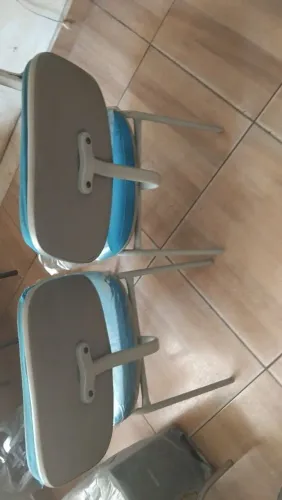 Longarina de 3 lugare,cor azul no estado .