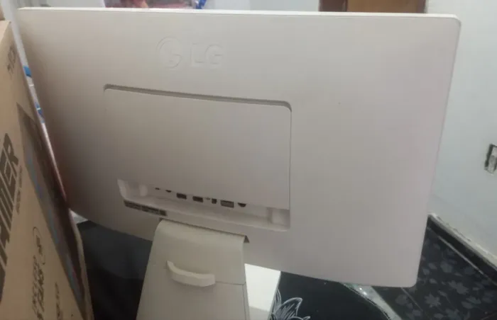 Vendo computador LG com CPU embutido . aceito oferta