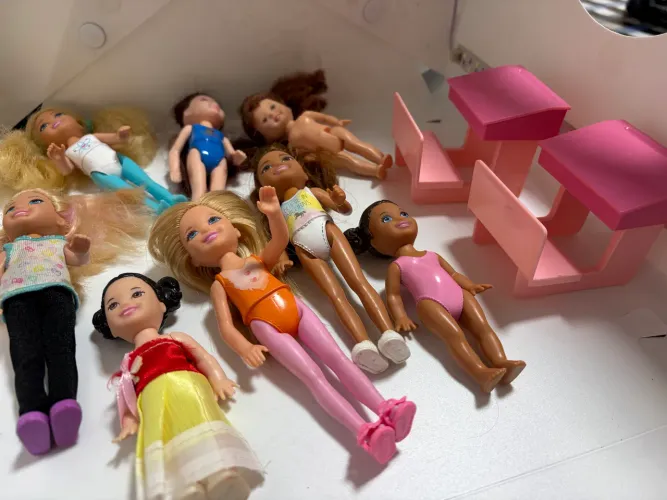 Kit Kelly Barbie com mesinhas escolares antiga