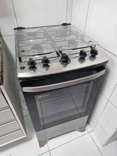 Fogão Eletrolux Prata 4 bocas novíssimo