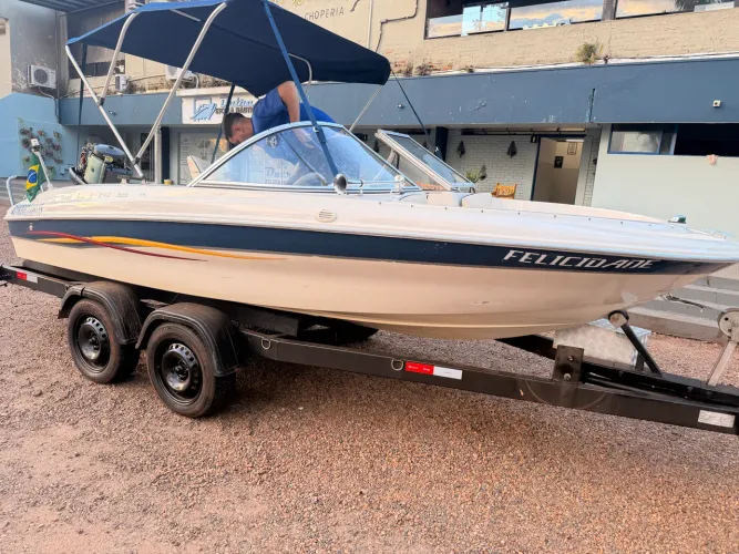 Lancha bayliner
