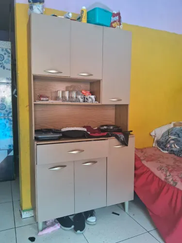 Vende-se guarda louça,em perfeito estado de conservação,por apenas 250,00.sem entrega