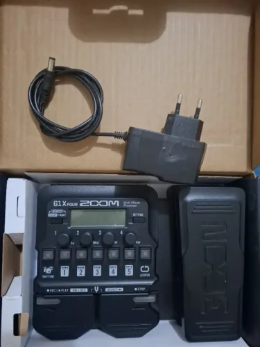 Pedaleira Zoom G1X Four