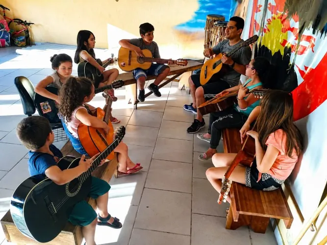 Aulas de violão e ukulele