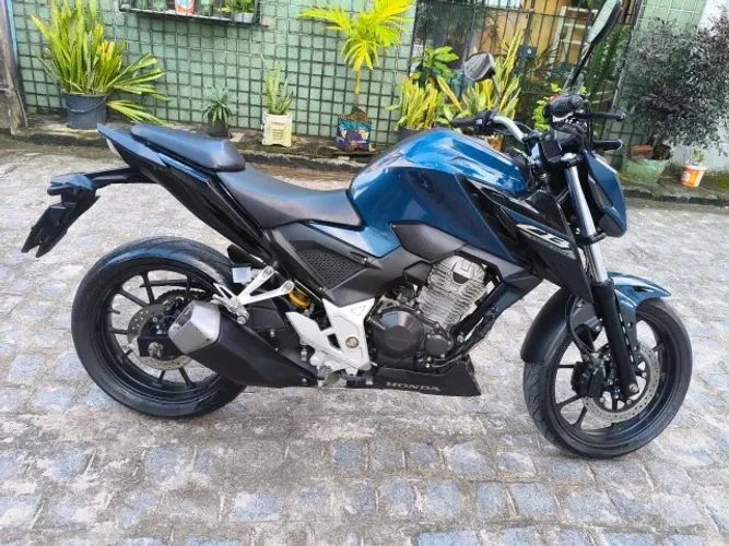 HONDA CB 300F TWISTER 2025 - IMPECÁVEL