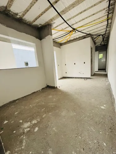 Apartamento de 2 dormitórios no Ribeirão da Ilha - Oportunidade rara - Prédio pequeno