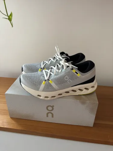 On Running Cloudsurfer 2 42BR 10.5US