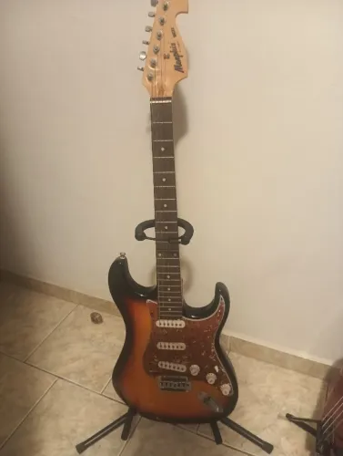 Guitarra Memphis MG32+Suporte