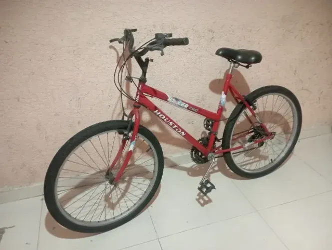 Vendo bicicleta aro 26 com marchas 