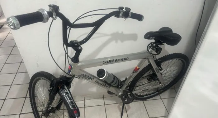 Bicicleta Baick de alumínio zera sem detalhes