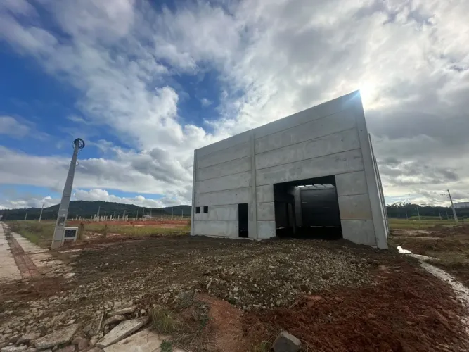Galpão de 450m² disponível para locação em Balneário Piçarras (cod. 24279)