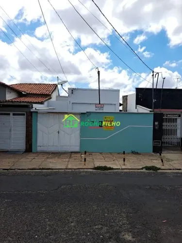Casa com 4 dormitórios à venda por 450000.00 - Centro - Teresina/PI