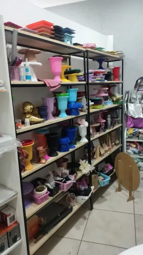 Estantes de Ferro com Prateleiras - Para lojas , Estoque ou Exposição 