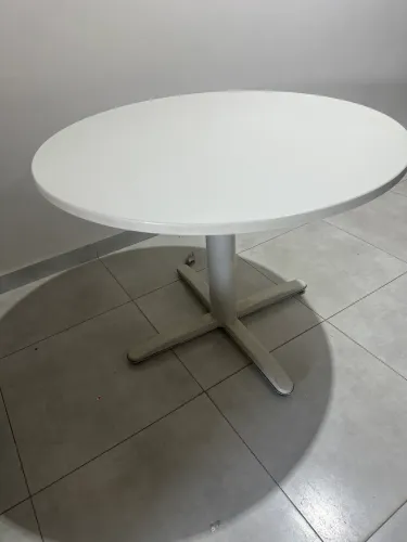 Mesa redonda de escritório