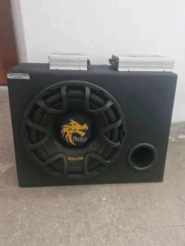 Caixa com Bravox de 12 mais dois módulos Taramps