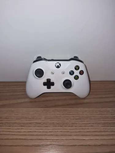Controle Xbox One branco 