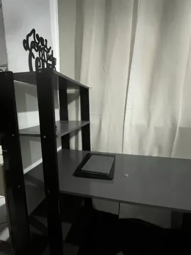 Mesa e cadeira de escritório