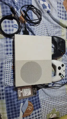 Xbox One S 1TB interno e 1TB de HD externo