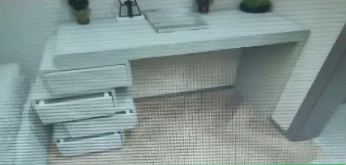 Escrivaninha cinza com gavetas assimétricas
